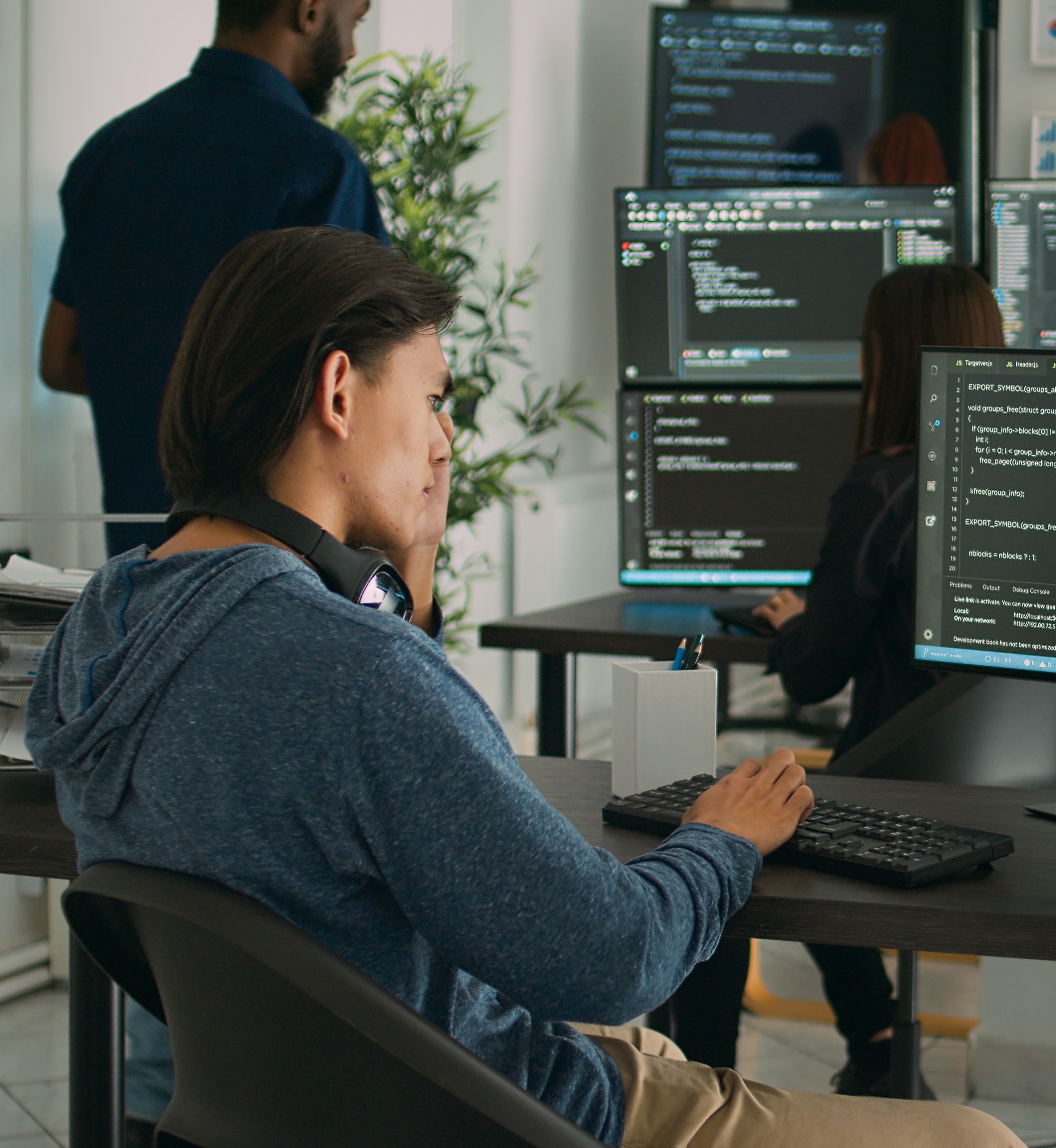 asian-software-engineer-working-on-security-progra-2022-11-03-03-39-51-utc